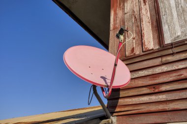 evine bağlı uydu anteni.