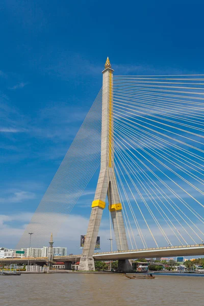 The Rama VIII bridge over the Chao Praya river in Bangkok, Thail — Stock Photo, Image