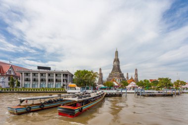 Bangkok, Tayland - 10 Kasım: ch aşağı tipik long tail tekne