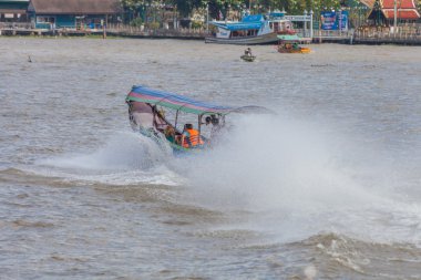 Bangkok, Tayland - 10 Kasım: ch aşağı tipik long tail tekne