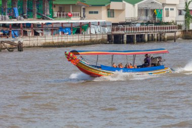 Bangkok, Tayland - 10 Kasım: ch aşağı tipik long tail tekne