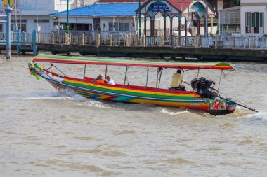 Bangkok, Tayland - 10 Kasım: ch aşağı tipik long tail tekne