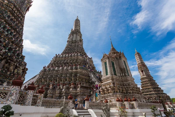 Bangkok, thailand - 10 november: veel reizigers Ga naar wat arun — Stockfoto