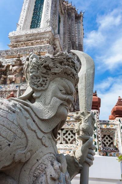 Estatua en Wat Arun — Foto de Stock