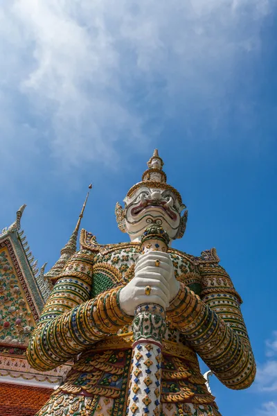 Demon voogd op wat arun in bangkok thailand — Stockfoto