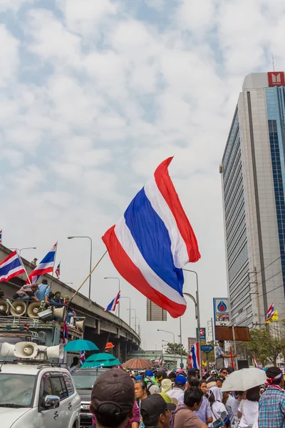 Bangkok - 20 februari: prime demonstranter vräkta framför sh — Stockfoto
