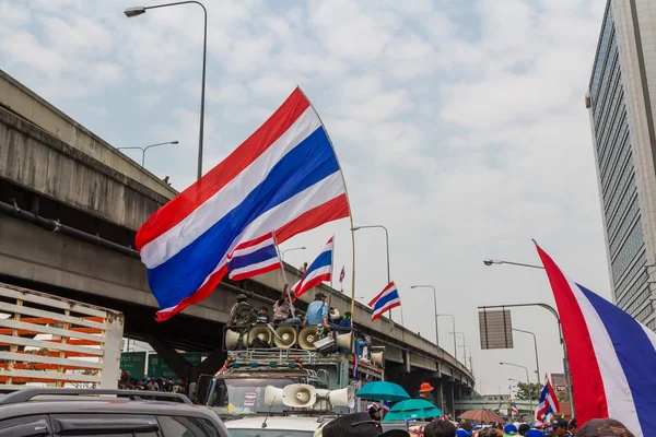 Bangkok - 20. februar: hauptsächliche protestler vor sh geräumt — Stockfoto