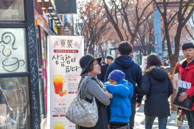 Seoul - 8 Mart: sokak görünümü Hongdae'nin alanı, 8 Mart tarihinde hongik