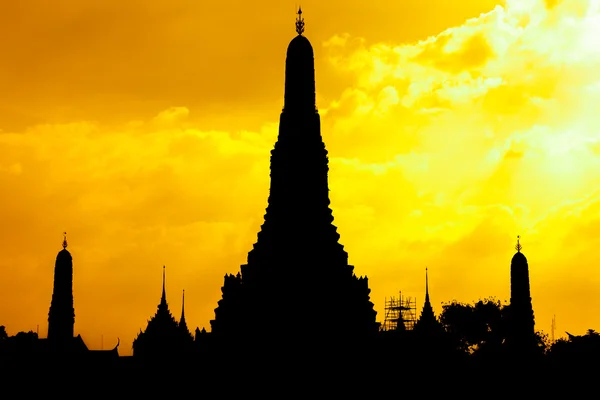Wat arun, a temple of dawn, silhouette — Stock Fotó