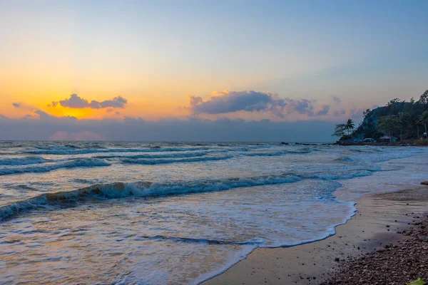 Hermosas Olas Marinas Amanecer Mañana — Foto de Stock