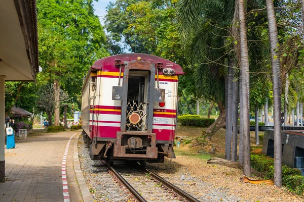 Kanchanaburi Thailand December Diesellok Färd Genom Kwai Bridge Järnvägsstation December — Stockfoto