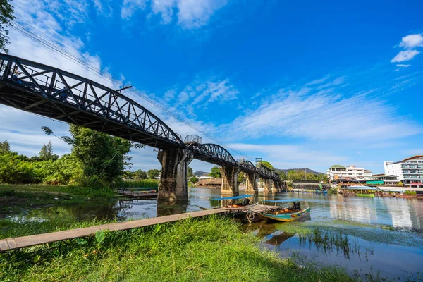 Eisenbahn Auf Einer Brücke Über Den Fluss Kwai Kanchanaburi Thailand — Stockfoto