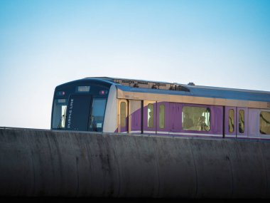 nonthaburi-Tayland 31 Ocak 2022: MRT mor hat gökyüzü treni Bang Yai, Nonthaburi Tayland.