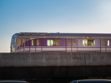 nonthaburi-Tayland 31 Ocak 2022: MRT mor hat gökyüzü treni Bang Yai, Nonthaburi Tayland.