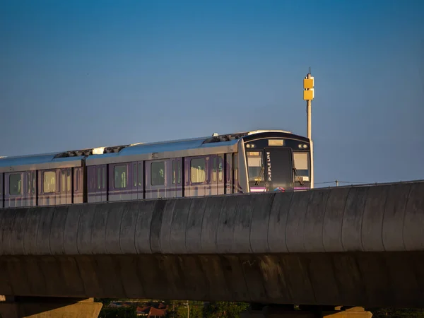 Nonthaburi Thailand Gennaio 2022 Treno Sky Della Linea Viola Mrt — Foto Stock