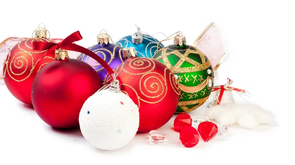 Palline di Natale con decorazione in pino — Foto Stock