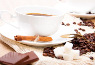 Kahve çekirdekli kahve fincanı