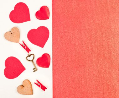 Kırmızı Kalpli Sevgililer Günü kartı.