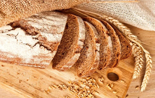 Pão tradicional fresco assado — Fotografia de Stock