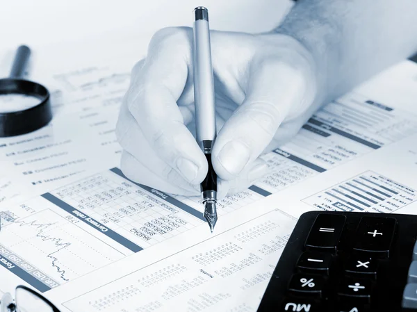 Företag för finansiella analitics desktop — Stockfoto