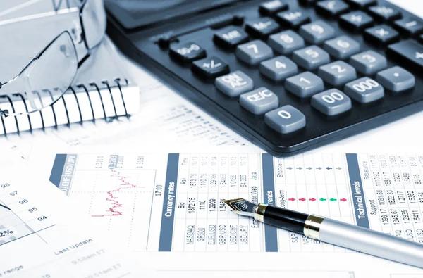 Företag för finansiella analitics desktop — Stockfoto