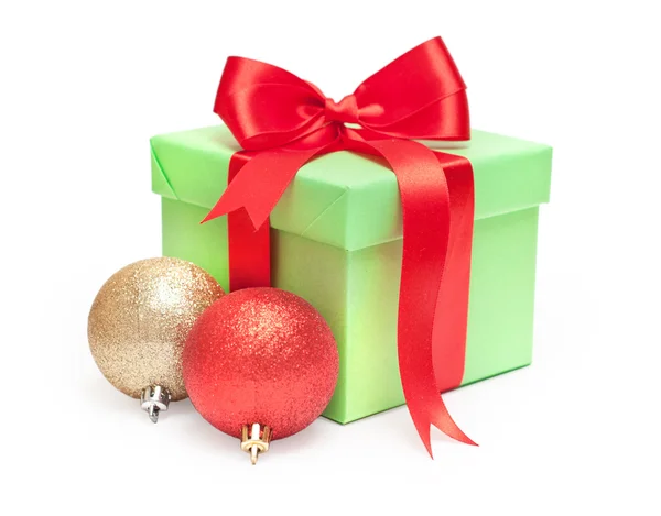 Vánoční dárek s červenou stuhou luk — Stock fotografie
