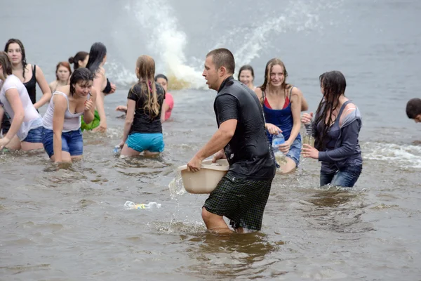 Bataille d'eau sur la plage de Kiev — Photo