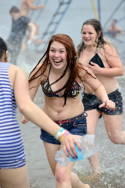 Water battle on Kiev beach — Stock Photo, Image