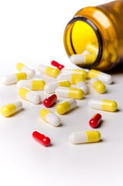 daha önce ilaç teneke kutu hap yalan