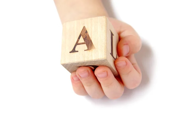 Dítěte ruku a hračka kostky s písmeny — Stock fotografie