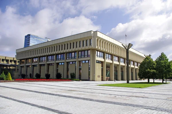 Здание парламента Литвы в Вильнюсе — стоковое фото