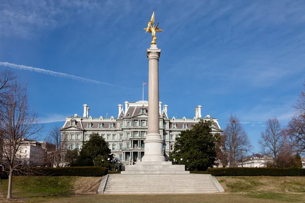 Eerste divisie monument eisenhower executive office washington — Stockfoto