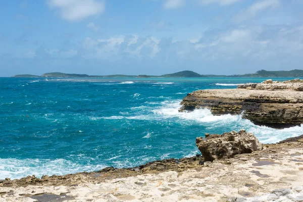 Scenic Ocean wybrzeża w Devil's Most Antigua — Zdjęcie stockowe