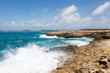 Şeytan'ın Köprüsü Antigua, sahil şeridi üzerinde çökmesini dalgalar