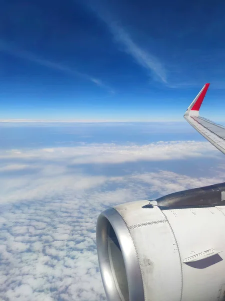 Vliegtuig Vleugel Schieten Door Het Raam Vliegtuigen Tijdens Vlucht Met — Stockfoto
