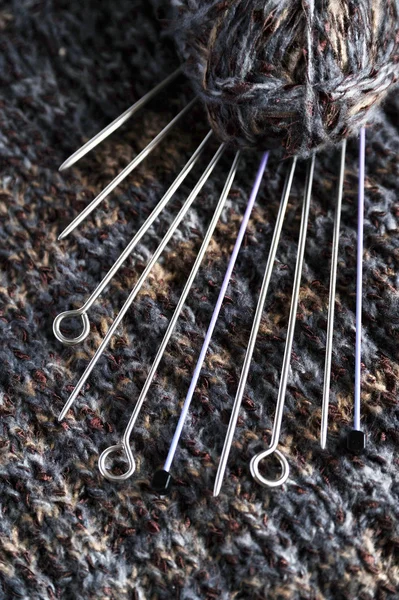 Szprychy i przędzy na drutach — Zdjęcie stockowe