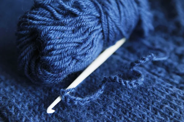 Hook and yarn for knitting — Stock Photo, Image