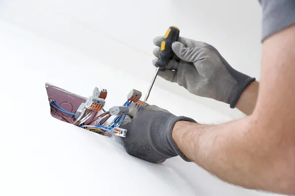 kutusunda Elektrik Tesisatı