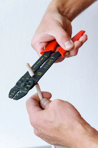 Stripping the coaxial cable — Stock Photo, Image