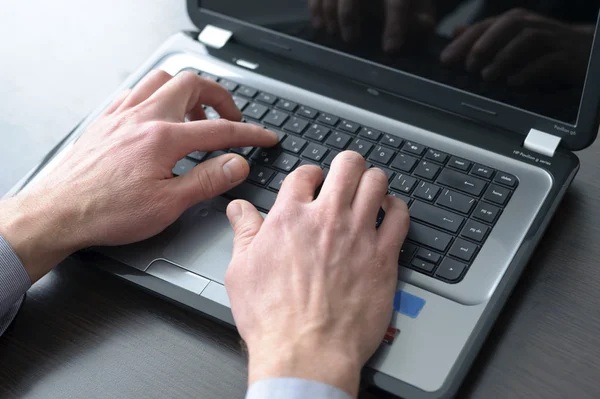 Businessman hands on laptop keyboard — Stock Photo, Image