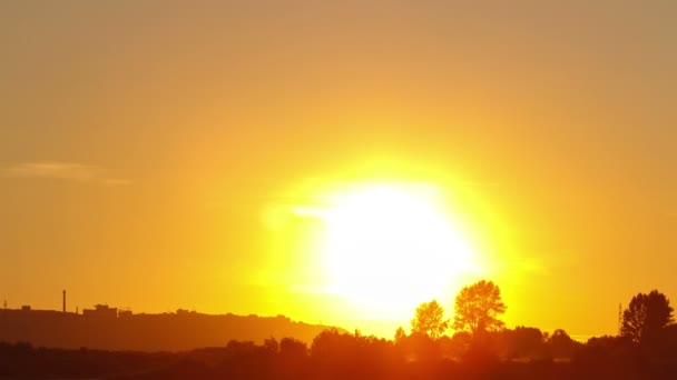 Orangefarbener Sonnenuntergang — Stockvideo