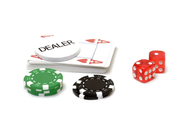 ポーカー用のチップ、カード、サイコロのセット — ストック写真