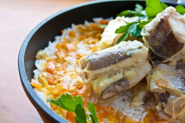 Balık ve sebze ile pirinç