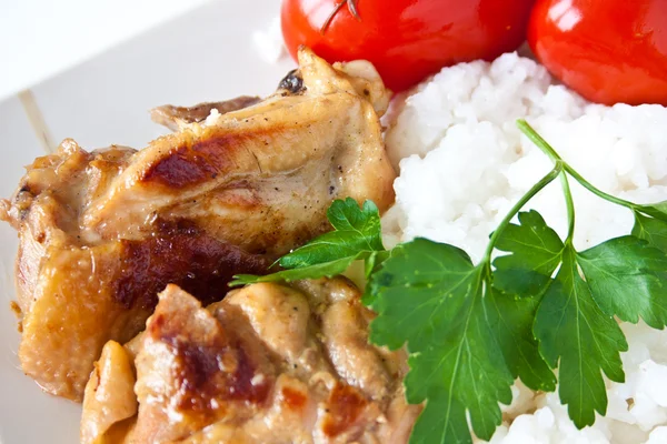 Arroz com frango e tomate — Fotografia de Stock