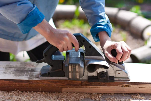 Timmerman met elektrische vliegtuigen — Stockfoto