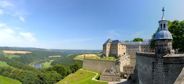 Uitzicht over de elbe van de vesting koenigstein — Stockfoto