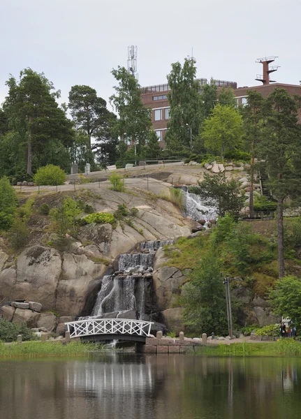 Wasserfall im Wassergarten von Sapokka — Stockfoto