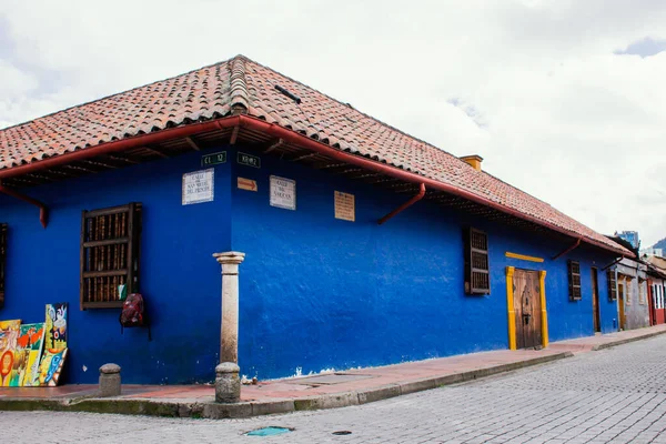 Candelaria街区的街道上有殖民时代的建筑 是该市重要的旅游胜地 2022年7月6日 哥伦比亚波哥大 — 图库照片