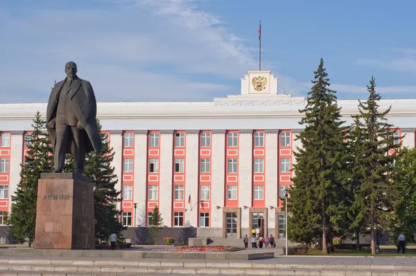 Monumento a Vladimir Lenin en Barnaul . — Foto de Stock