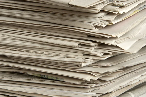 Σωρό των εφημερίδων. — Φωτογραφία Αρχείου
